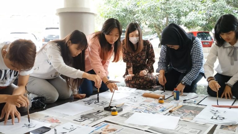 Shuujikai Mahasiswa Prodi DIII dan S1 Bahasa Jepang bersama native speaker Ms. Yukari Okada dalam rangka persiapan lomba Japan Zuki