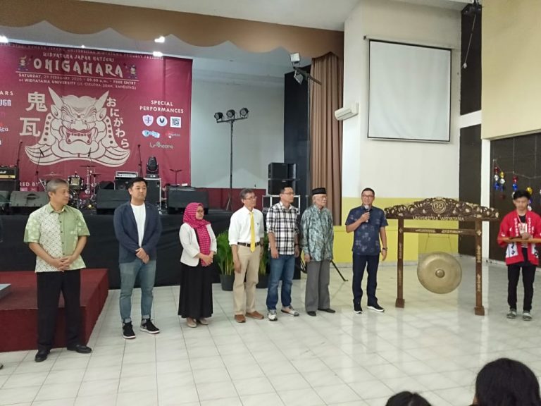 Mahasiswa Prodi Bahasa Jepang S1 dan D-III Menarikan Sara Odori pada Pembukaan Acara The 3rd ICBPS 2020.